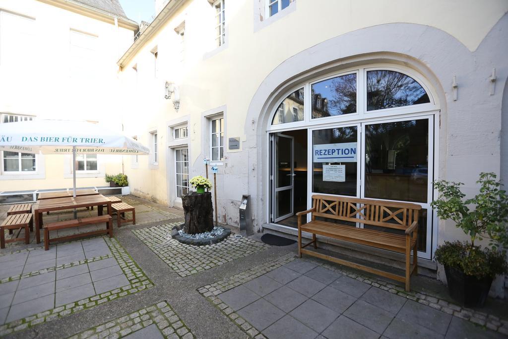 Kolping Hostel Trier Im Warsberger Hof エクステリア 写真