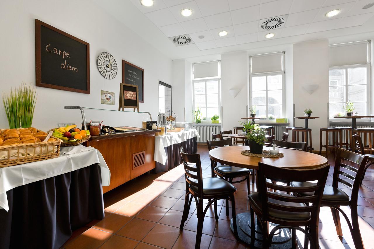 Kolping Hostel Trier Im Warsberger Hof エクステリア 写真